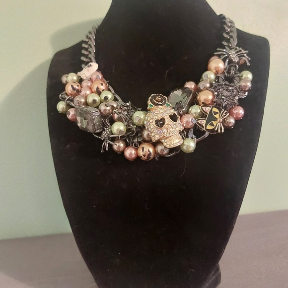 Betsey Johnson Sugar Skull Multi Color Faux Pearl Beads Charms Bib Necklace - Picture 3 of 17